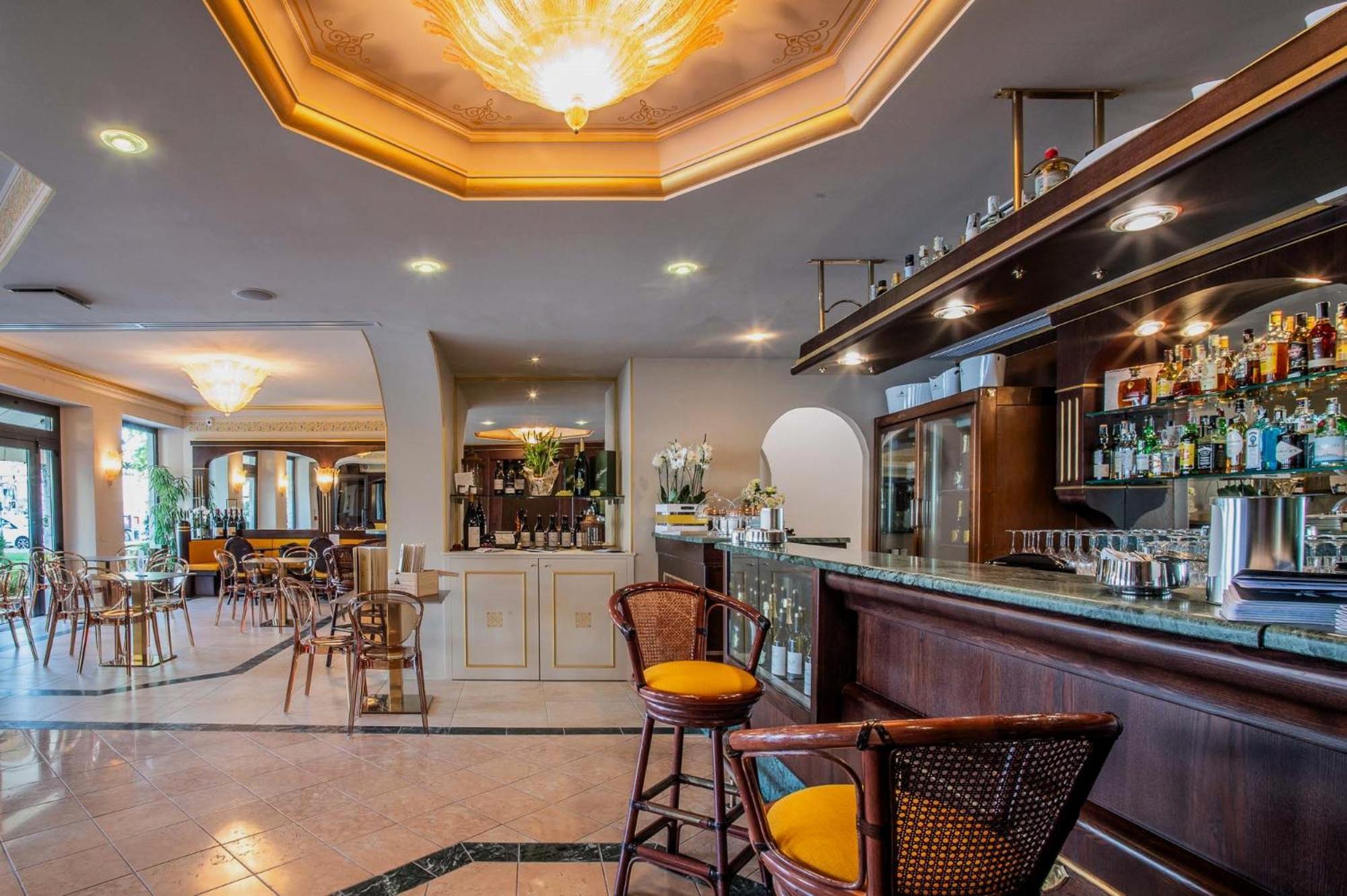 Hotel Hannover Grado Buitenkant foto