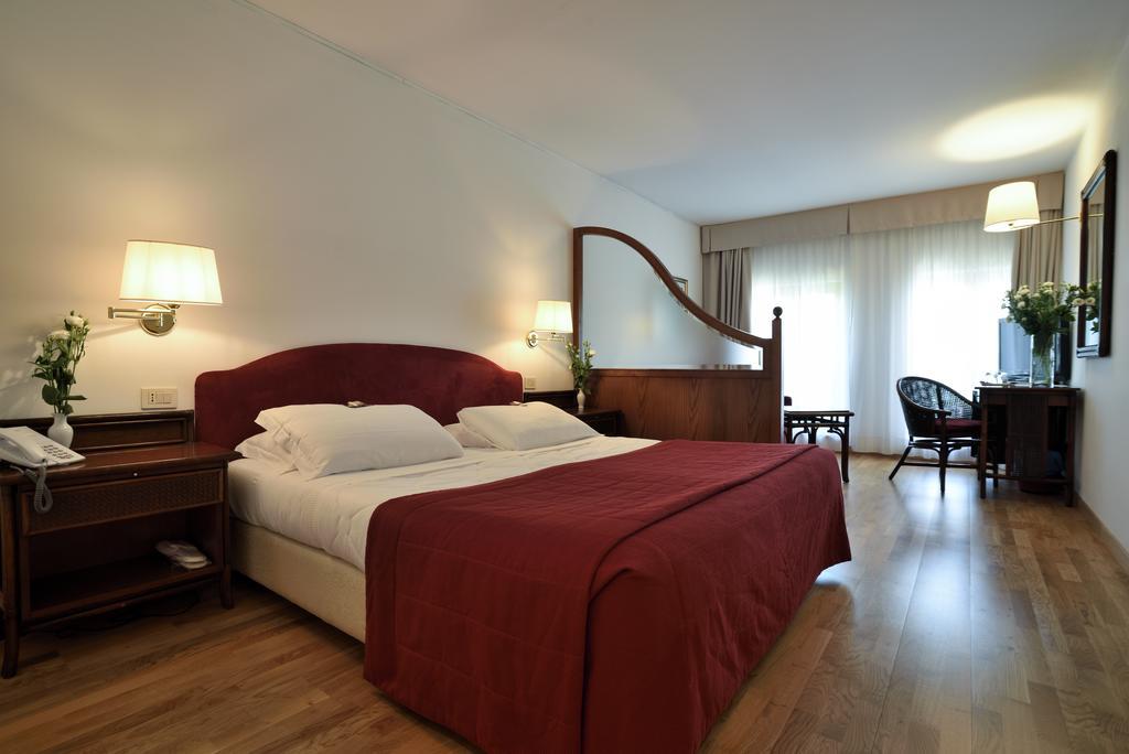 Hotel Hannover Grado Buitenkant foto