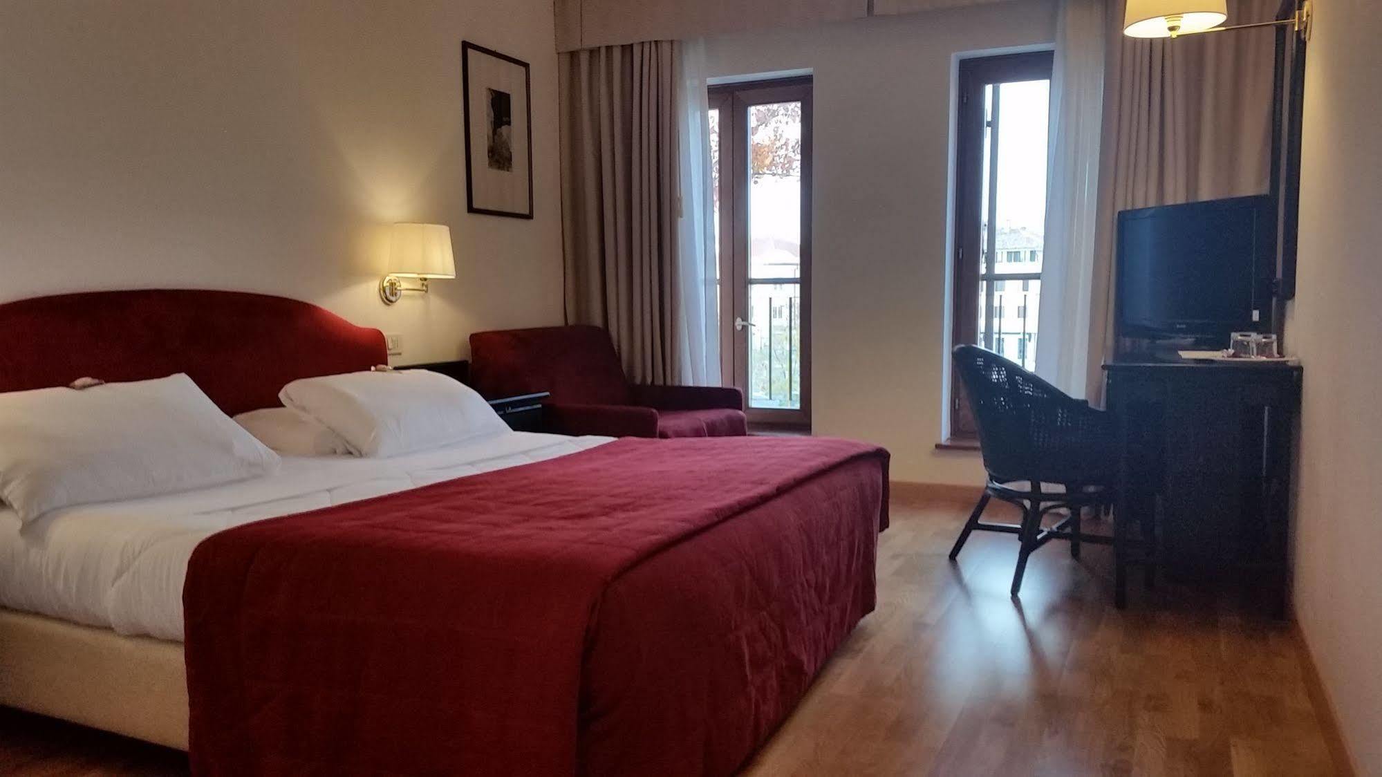 Hotel Hannover Grado Buitenkant foto